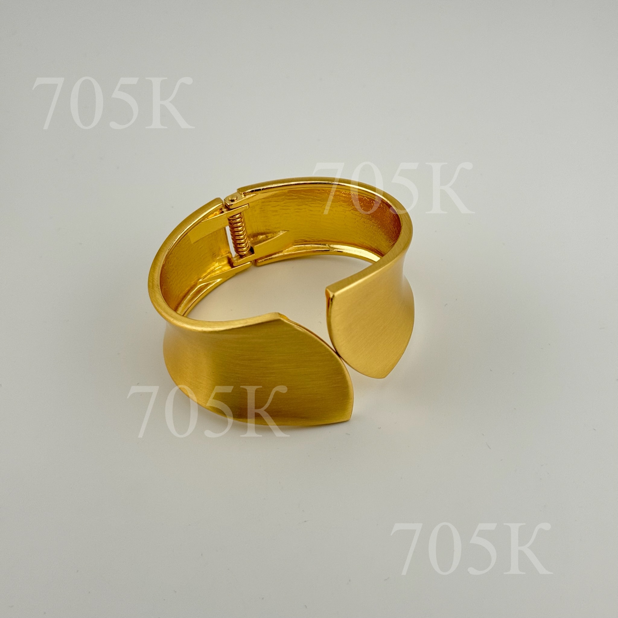 Браслет золотистый